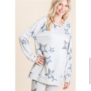 ✨✨✨NWT Heather Grey Blue Star Sweatshirt